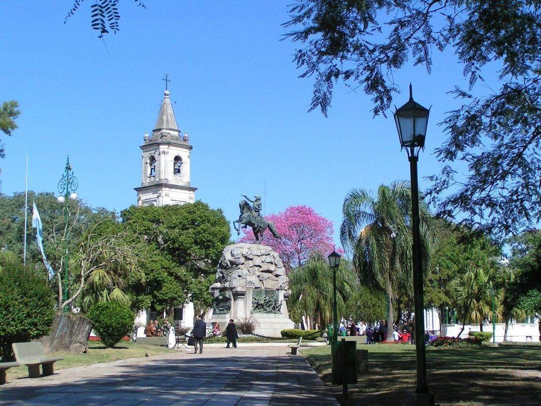Plaza 25 de Mayo, Corrientes